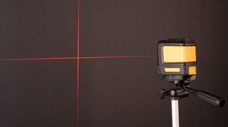 POWERMAT PM-PLK-120RT Křížový měřič dálkoměr měřící laser 15m + stativ a pouzdro