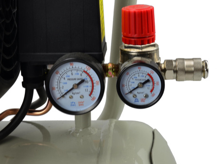 GEKO G80305 Olejový kompresor 50L 2 písty 3HP