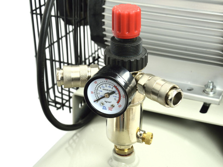 GEKO G80303 Olejový kompresor 100L 390 l/min 1,48 kW 8 bar